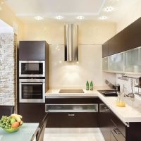 Soffitto della cucina con luci integrate