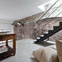 Loft stílusú családi ház társalgója