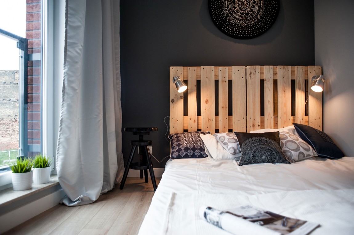 DIY pallets headboard