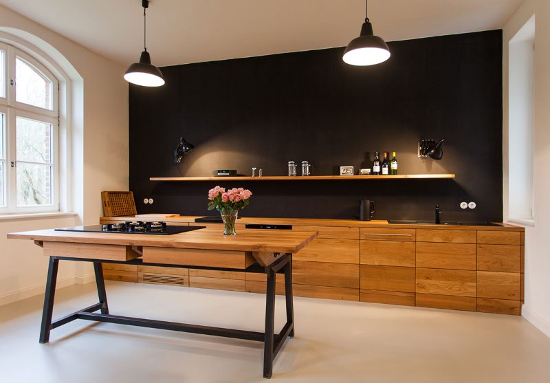 Unusual kitchen island with integrated hob