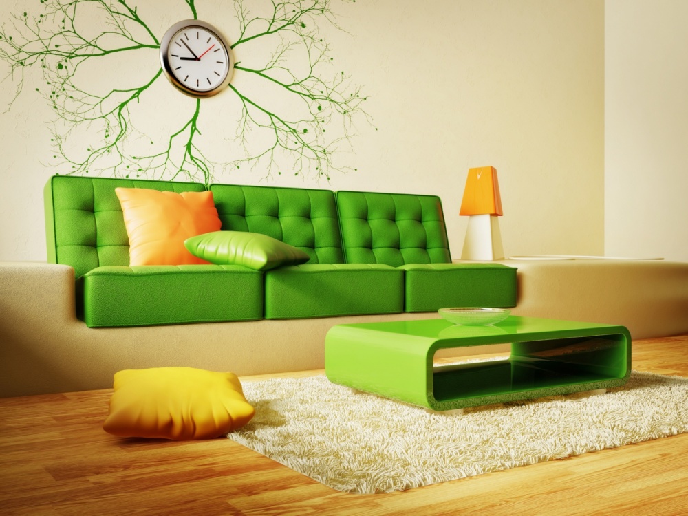 Narančasti jastuk na zelenoj sofi