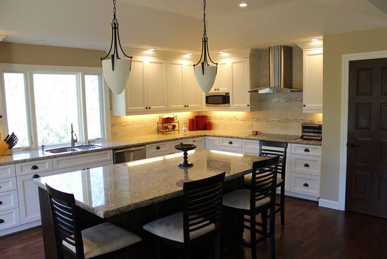 Lighting a modern kitchen in a private house