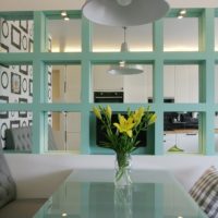 Lattice partition between the living room and the kitchen