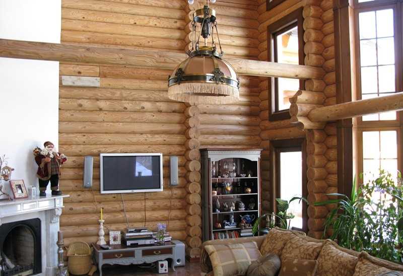 A lamp with a large shiny ceiling in the living room of the log house