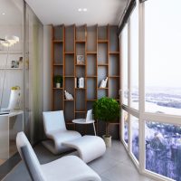 Panorámás üvegezés egy modern apartman erkélyén