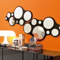 Miroirs ronds dans un cadre noir personnalisé