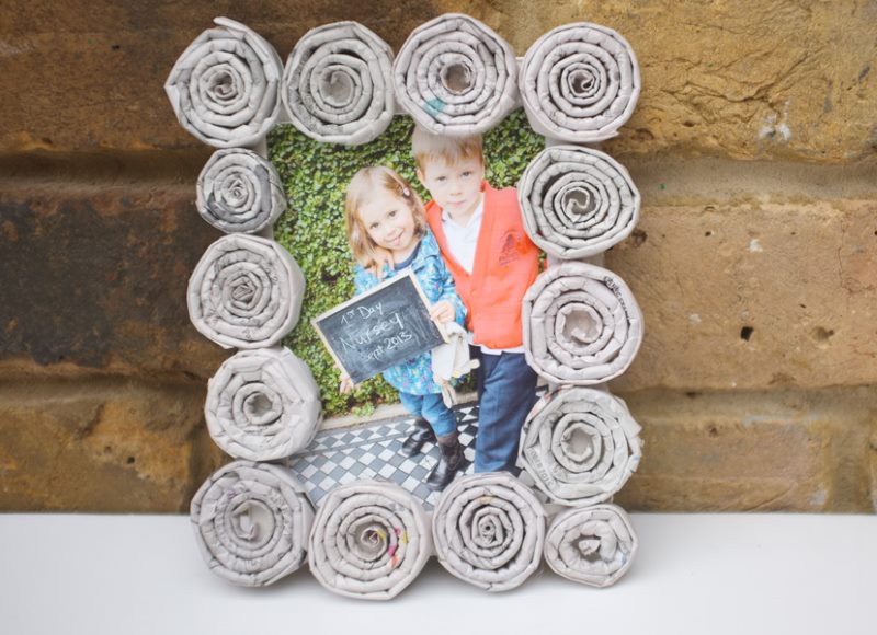 Decorating photo frames with tubes from old newspapers