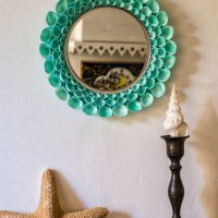 Miroir rond avec cadre en coquille