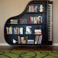 Libreria per pianoforte a coda