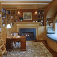 Window with a wooden arch in the home office