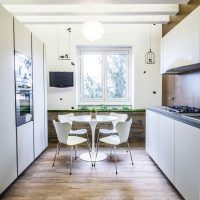 Cucina di design con layout parallelo