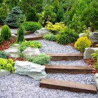 Scale da giardino in legno e pietra pregiata