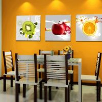 Trois peintures de fruits