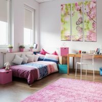 Pink color in the interior of a children's room