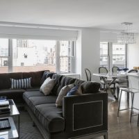 Dressing the kitchen-living room with a mirror