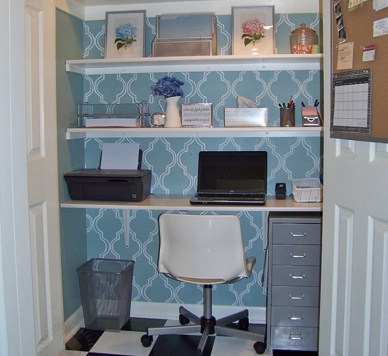 Organization of a study in a small pantry