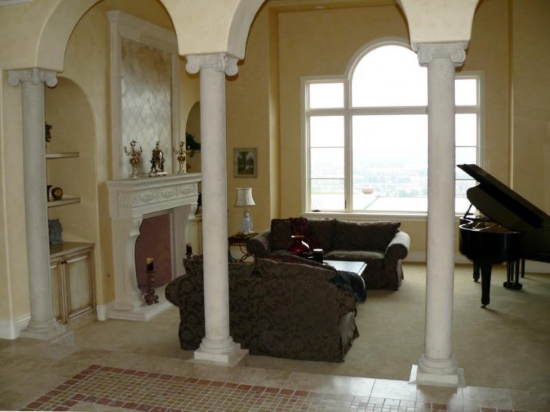 Classic style living room with pillars