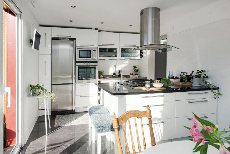 White linear kitchen with peninsula