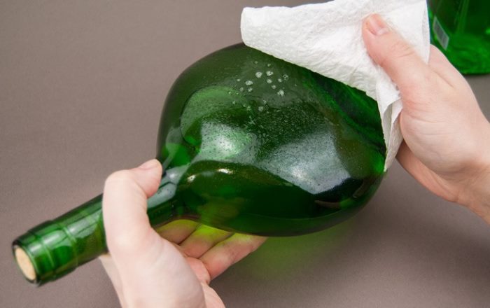 Preparing a glass bottle for decoupage