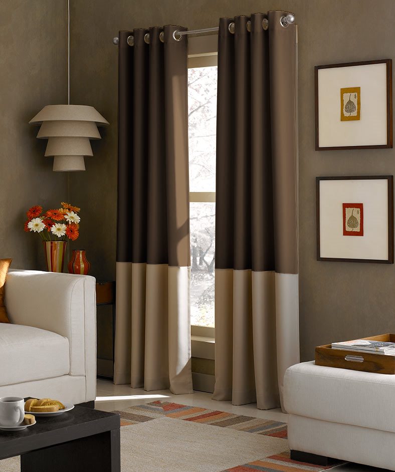 The combination of striped curtains with furniture