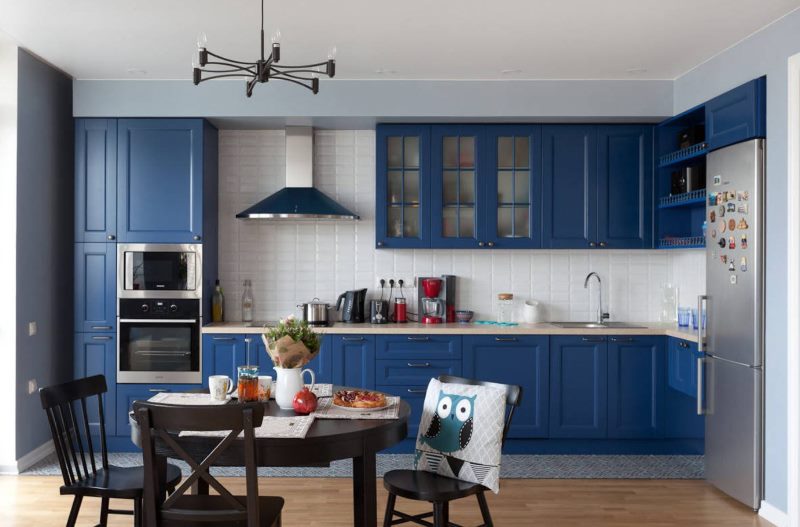 Unit dapur dalam biru