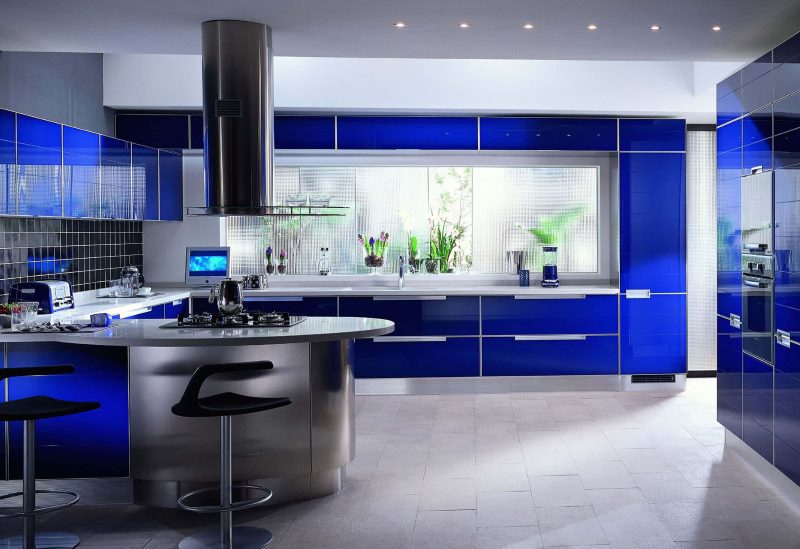 Design da cucina blu di alta tecnologia