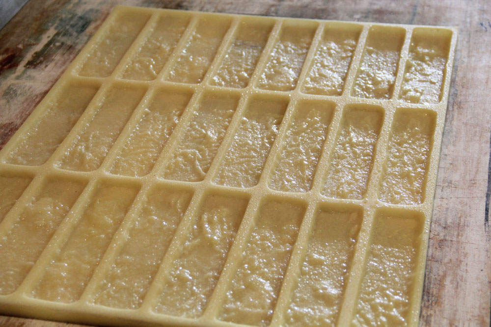 Moule en silicone humide avant la coulée