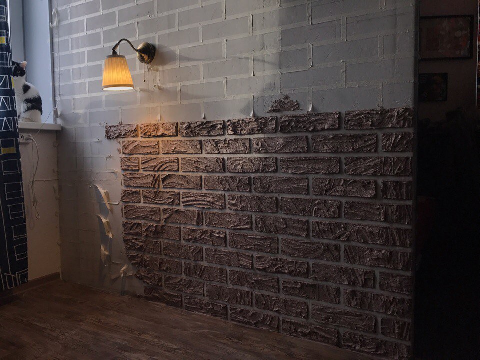 Imitation brickwork with plaster and tape