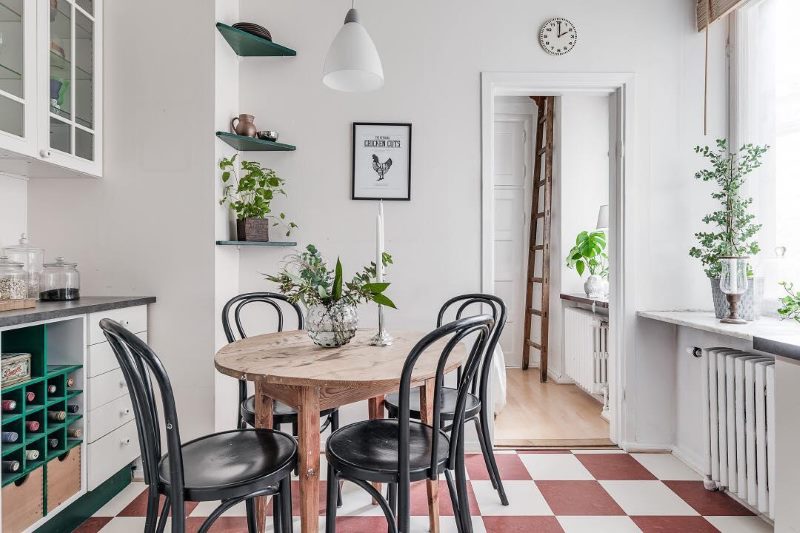 Interno di una cucina moderna in colore bianco