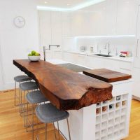 Bancone bar con piano in legno