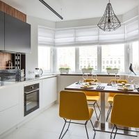 Interno della cucina dopo aver combinato con un balcone