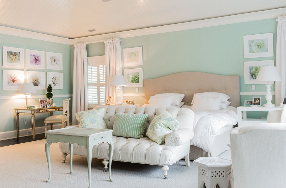 Interior bilik tidur moden dalam warna pastel