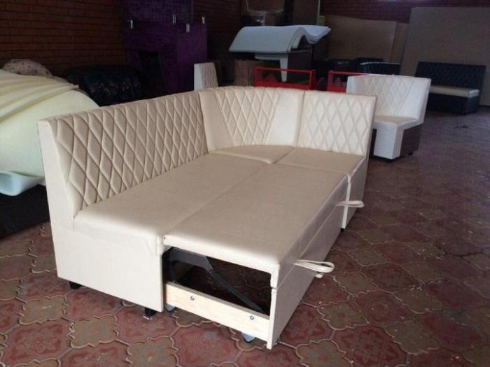 Sofa tidur dapur.