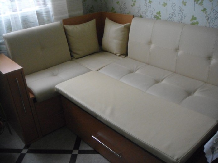 Sofa sudut padat.