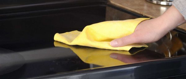 It is important to clean the electric hob correctly