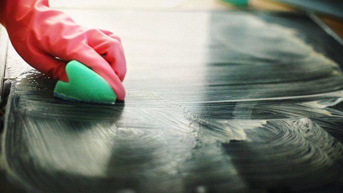 Soda eliminates scratches on countertops.