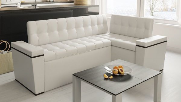 sudut sofa ke dapur putih