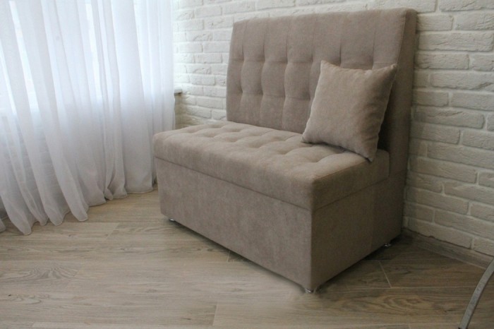 Sofa u obliku opruge.