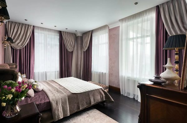 Thanks to properly selected curtains, a bedroom can become not only comfortable for sleeping and relaxing, but also stylish.