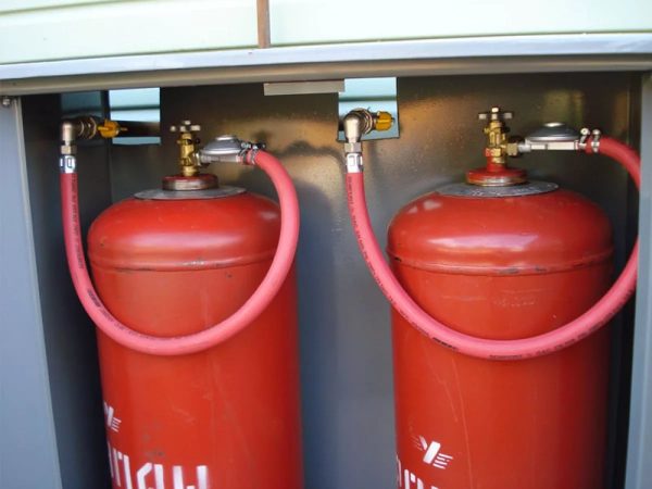 Caratteristiche del collegamento della stufa a una bombola del gas