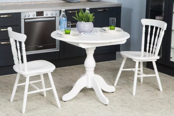 Les modèles les plus simples de mobilier de jardin blanc sont rarement proposés avec des comptoirs ovales.